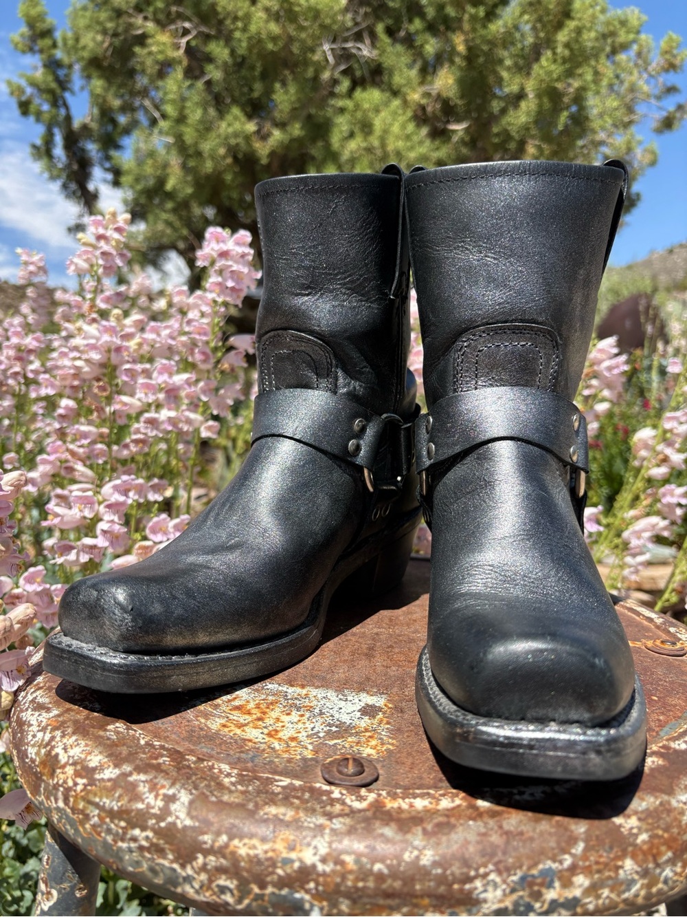 FRYE πΊπΈ Metallic Black 8R Harness Boots - Picture 11 of 16